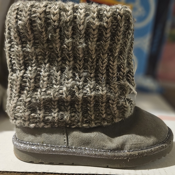 Knitted/Fake Suade Toddler boots. NWOT size 9 - Picture 1 of 4